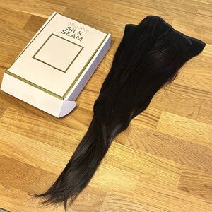 BELLAMI Silk Seam Mochachino Brown #1C Clip-in 18 in Extensions (BRAND NEW)